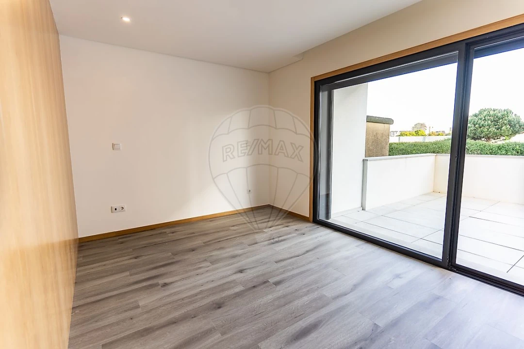 Apartamento T1 para Arrendamento em Aguas Santas Foto 18