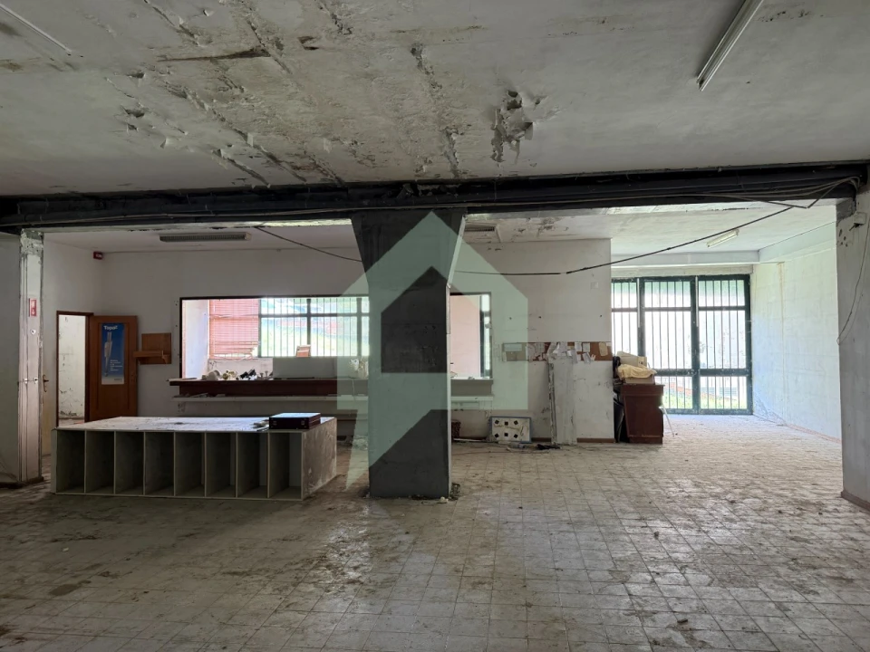 Loja para Venda em Arcozelo Foto 1