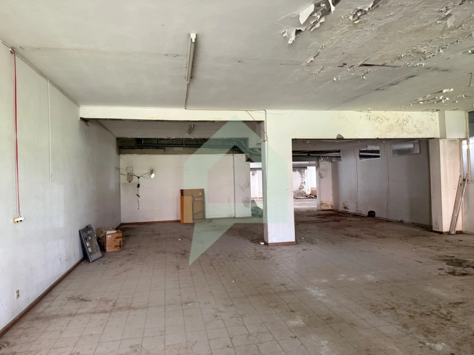 Loja para Venda em Arcozelo Foto 2