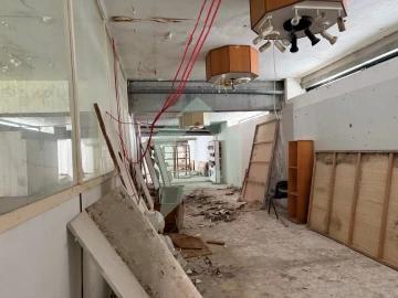 Loja para Venda em Arcozelo