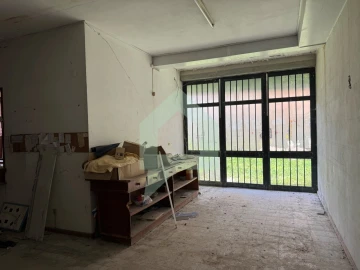 Loja para Venda em Arcozelo