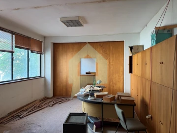 Loja para Venda em Arcozelo
