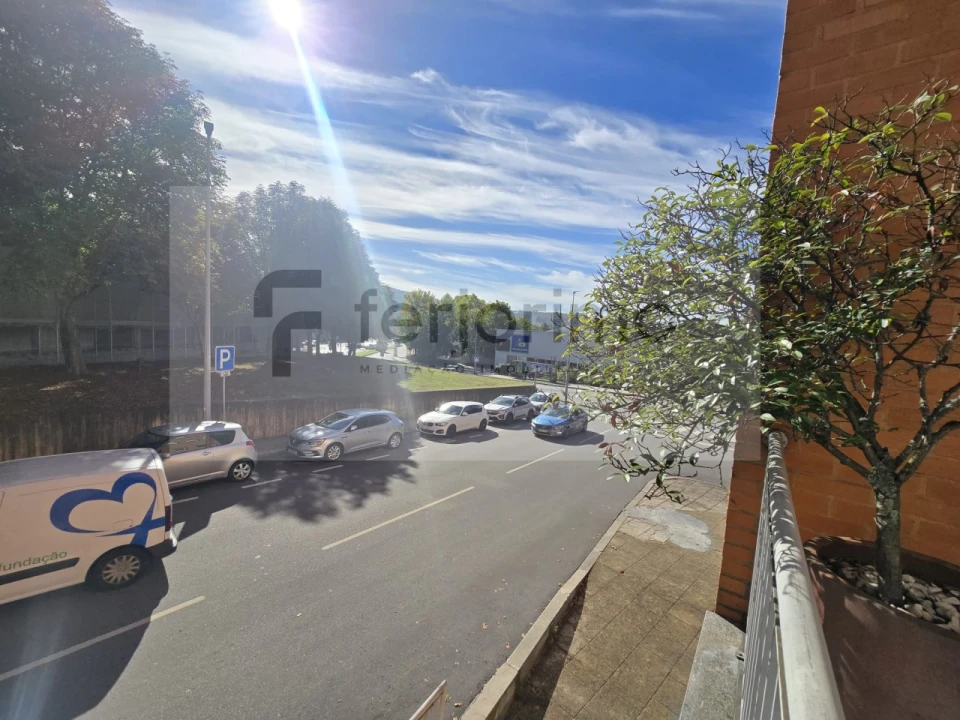 Escritório para Arrendamento em Azurem Foto 1