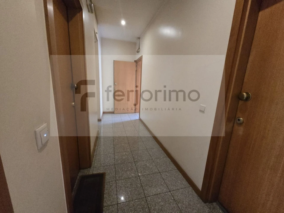 Escritório para Arrendamento em Azurem Foto 2