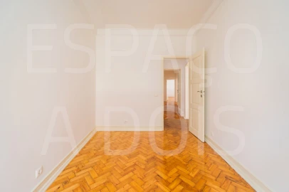 Apartamento T4 para Arrendamento em Alvalade