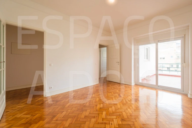 Apartamento T4 para Arrendamento em Alvalade Foto 4