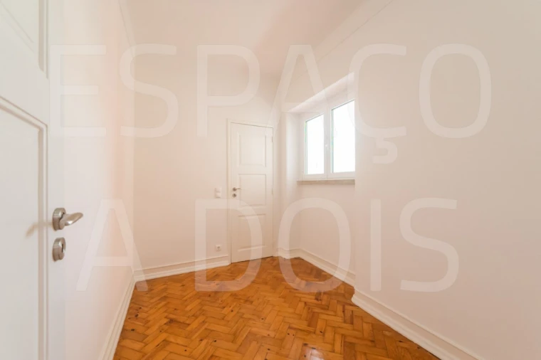 Apartamento T4 para Arrendamento em Alvalade Foto 19