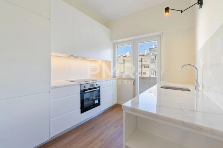 Apartamento T3 para Arrendamento em Lumiar Foto 2