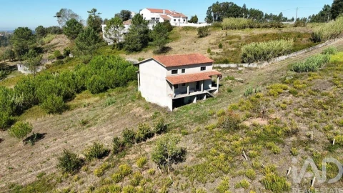 Moradia T4 para Venda em Benedita