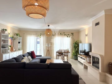 Moradia T4 para Venda em Samora Correia