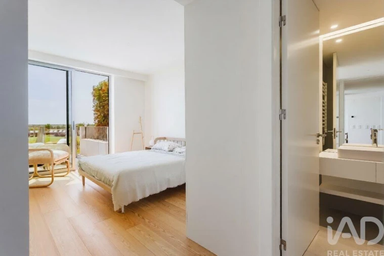 Apartamento T2 para Arrendamento em Armação de Pera Foto 13