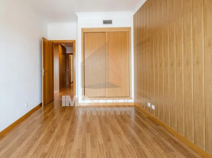 Apartamento T2 para Venda em Almeirim Foto 9