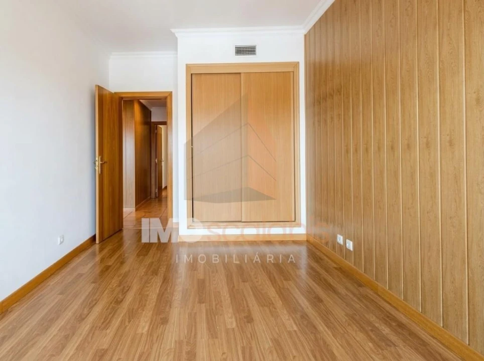 Apartamento T2 para Venda em Almeirim Foto 9