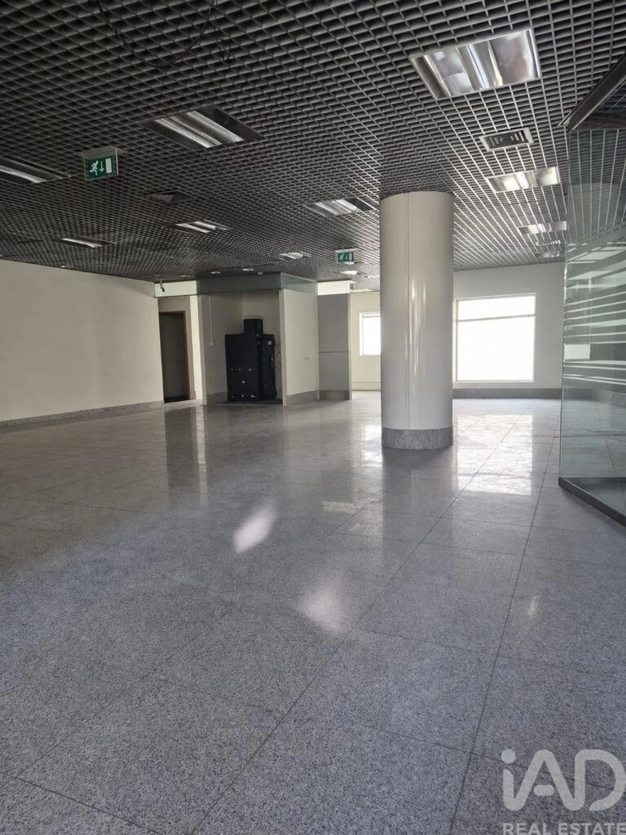 Loja para Arrendamento em Santa Marinha e São Pedro da Afurada Foto 1