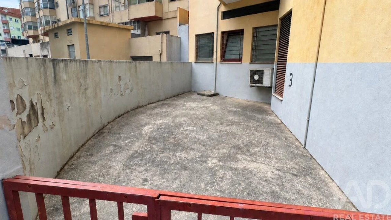 Loja para Arrendamento em Santa Marinha e São Pedro da Afurada Foto 3