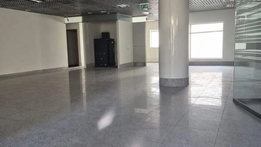 Loja para Arrendamento em Santa Marinha e São Pedro da Afurada