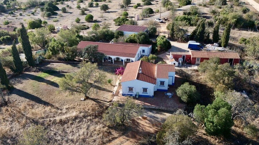 Quinta T4 para Venda em Bensafrim e Barão de São João