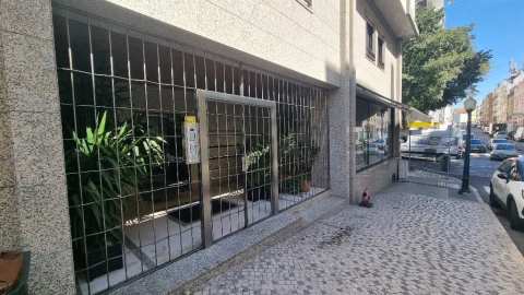 Negócio para Arrendamento em Alcantara