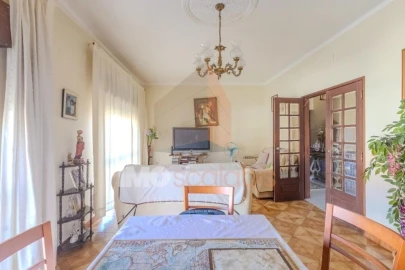Moradia T5 para Venda em Romeira e Várzea