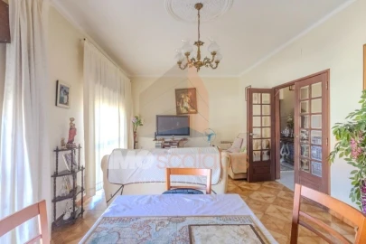 Moradia T5 para Venda em Romeira e Várzea