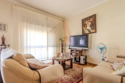 Moradia T5 para Venda em Romeira e Várzea