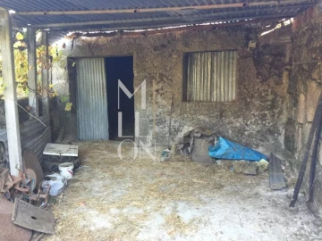 Moradia T2 para Venda em Carlão e Amieiro