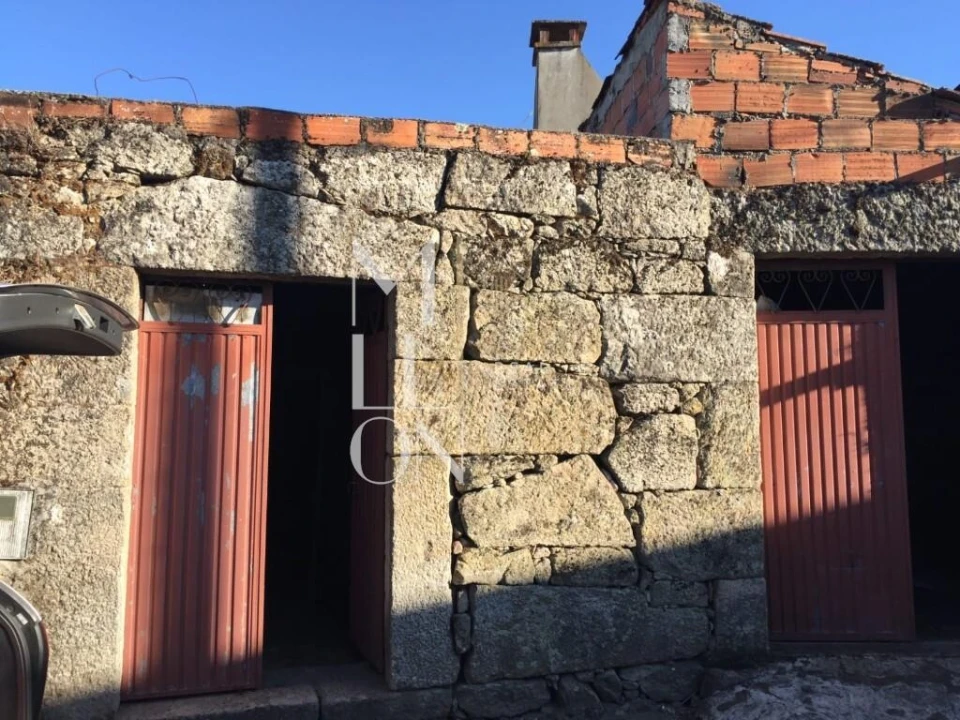 Moradia T2 para Venda em Carlão e Amieiro Foto 1