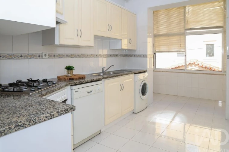 Apartamento T3 para Venda em Lourinhã e Atalaia Foto 11