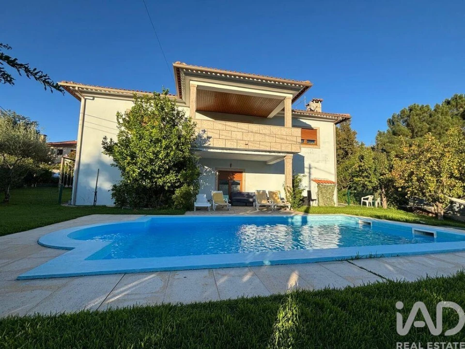 Moradia T4 para Venda em Vila Marim Foto 3