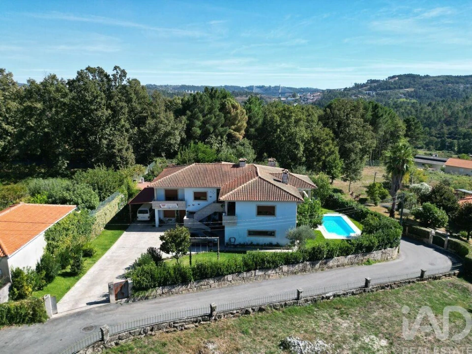 Moradia T4 para Venda em Vila Marim Foto 1