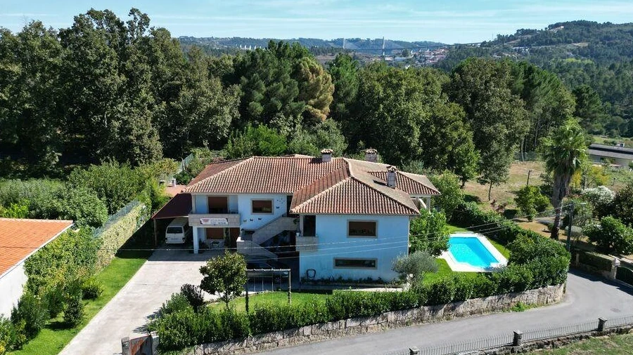 Moradia T4 para Venda em Vila Marim