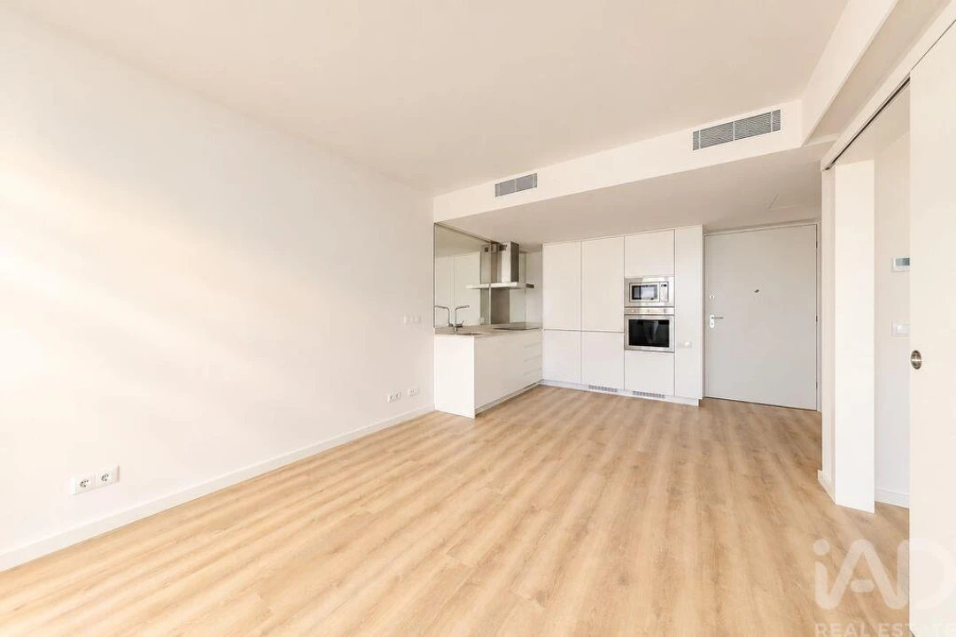 Apartamento T1 para Arrendamento em Alvalade Foto 6