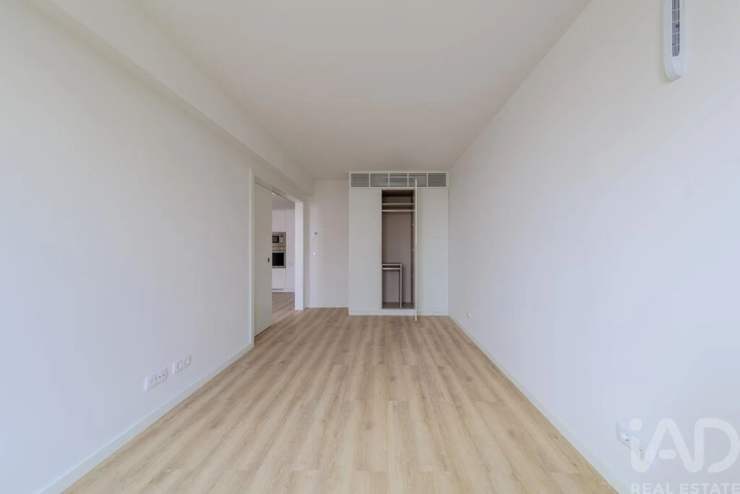 Apartamento T1 para Arrendamento em Alvalade Foto 10