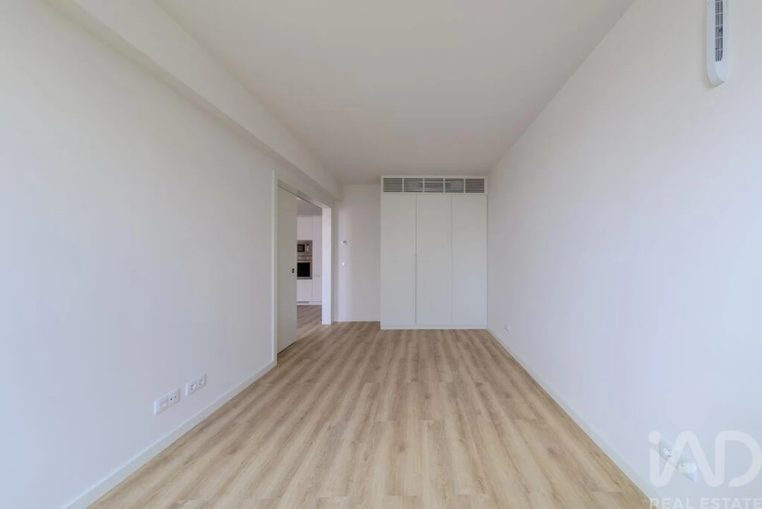 Apartamento T1 para Arrendamento em Alvalade Foto 9