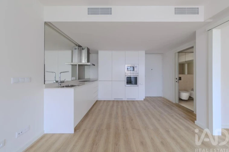 Apartamento T1 para Arrendamento em Alvalade Foto 3