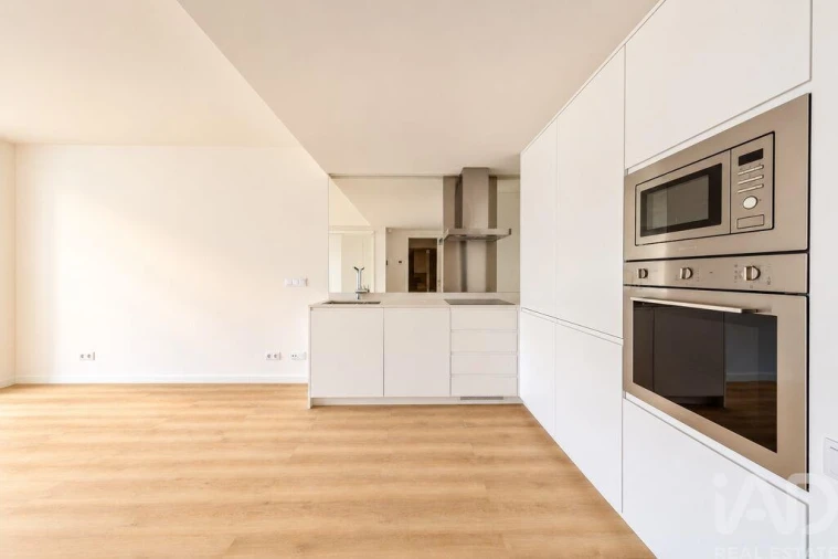 Apartamento T1 para Arrendamento em Alvalade Foto 3