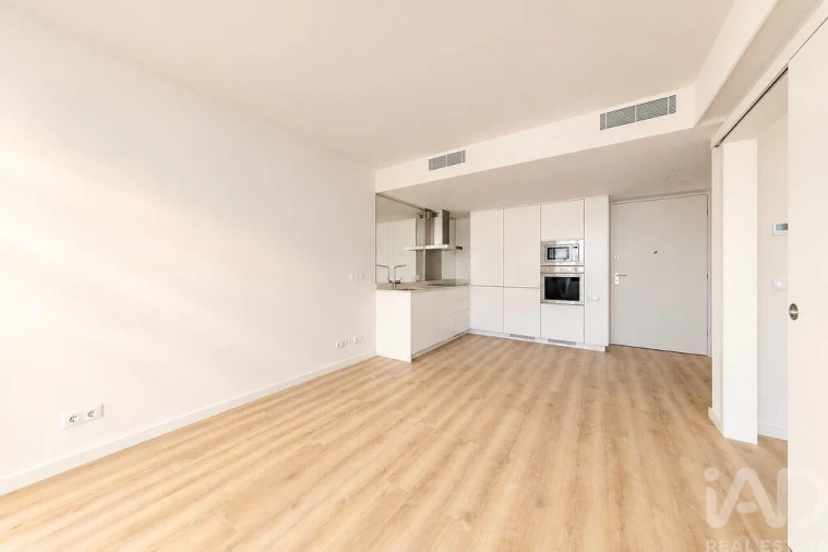Apartamento T1 para Arrendamento em Alvalade Foto 6