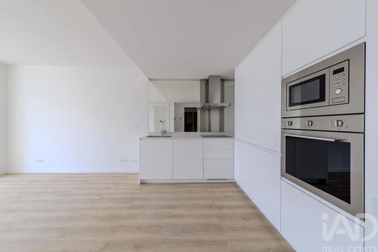 Apartamento T1 para Arrendamento em Alvalade Foto 5