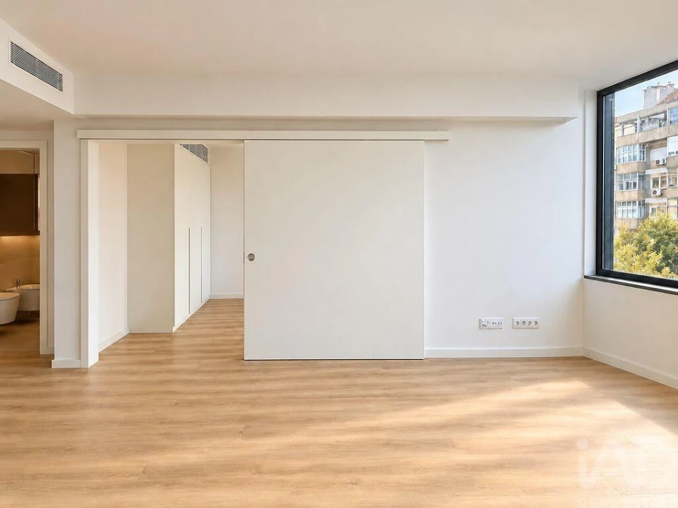 Apartamento T1 para Arrendamento em Alvalade Foto 4