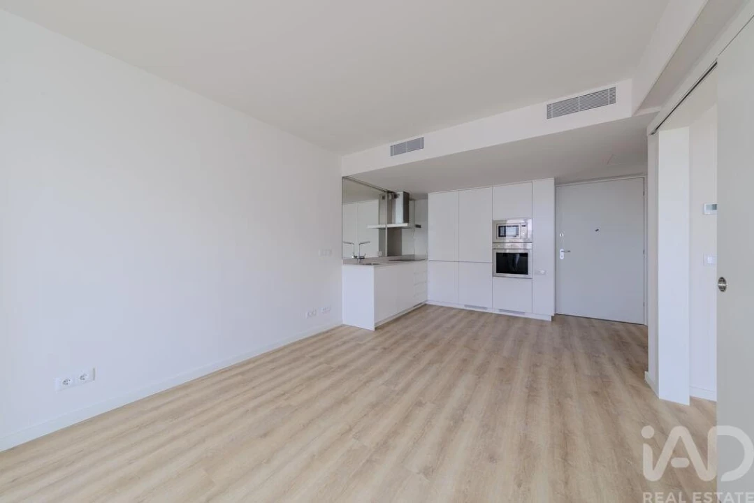 Apartamento T1 para Arrendamento em Alvalade Foto 2