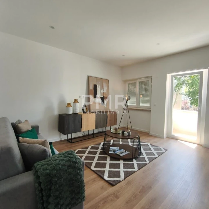 Apartamento T3 para Venda em Benfica Foto 3