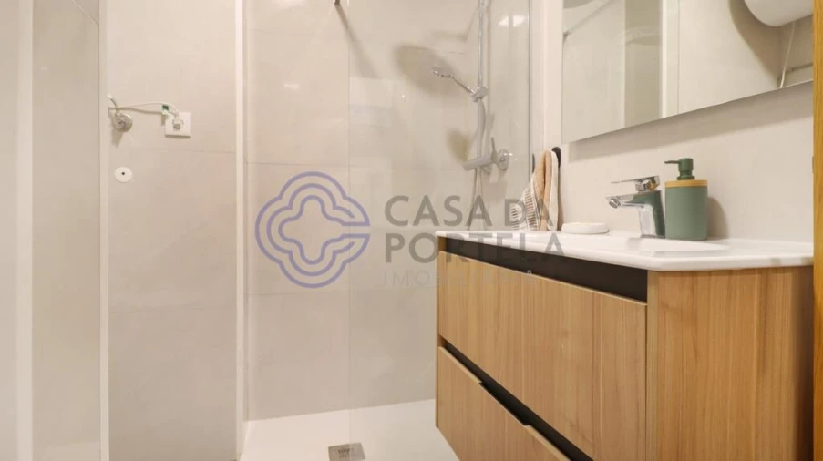 Apartamento T2 para Venda em Serzedo e Perosinho Foto 24