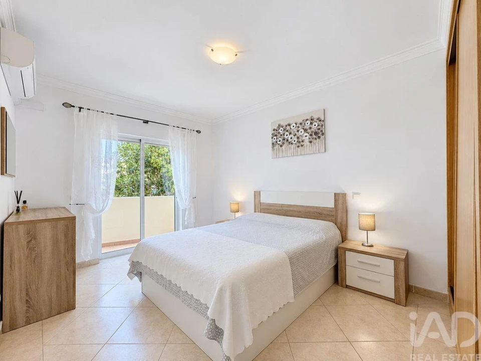 Apartamento T2 para Venda em Quarteira Foto 3