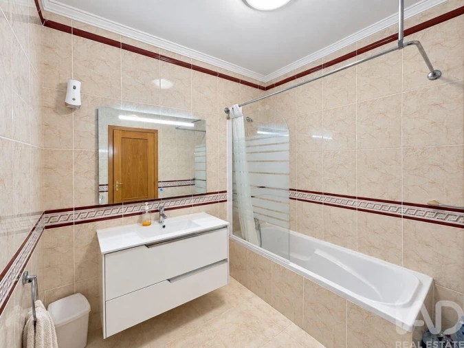 Apartamento T2 para Venda em Quarteira Foto 9