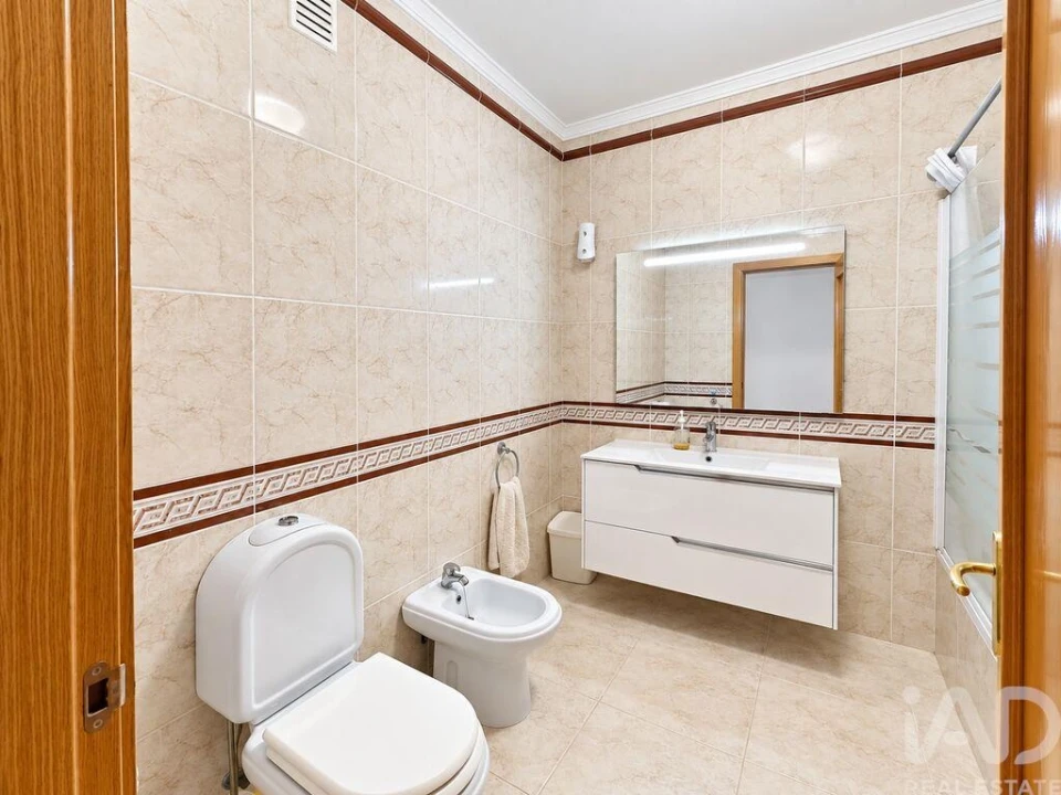Apartamento T2 para Venda em Quarteira Foto 8