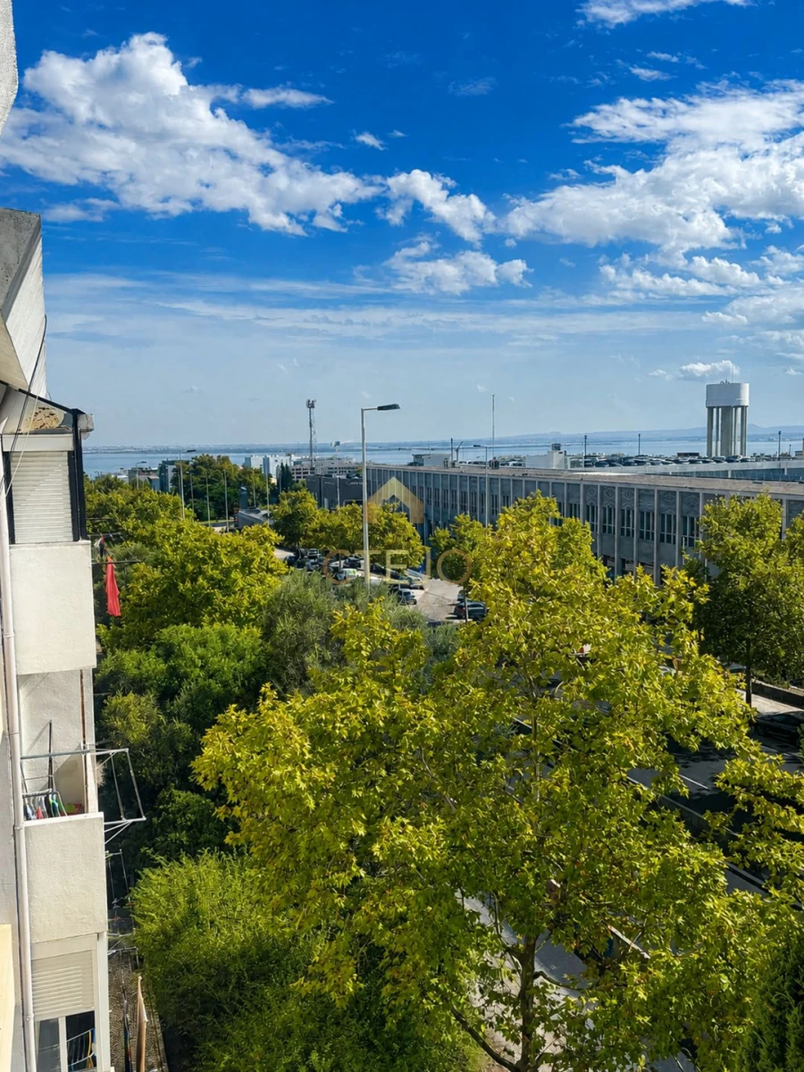Apartamento T2 para Venda em Olivais Foto 9
