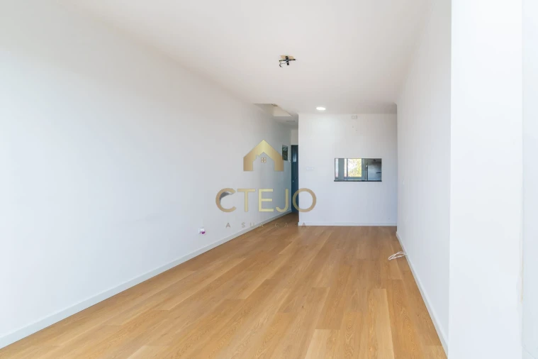 Apartamento T2 para Venda em Olivais Foto 3