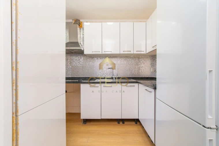 Apartamento T2 para Venda em Olivais Foto 9
