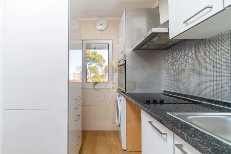 Apartamento T2 para Venda em Olivais Foto 8