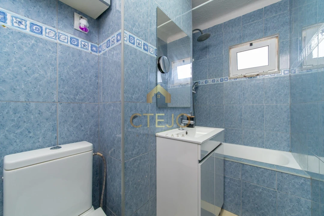 Apartamento T2 para Venda em Olivais Foto 12